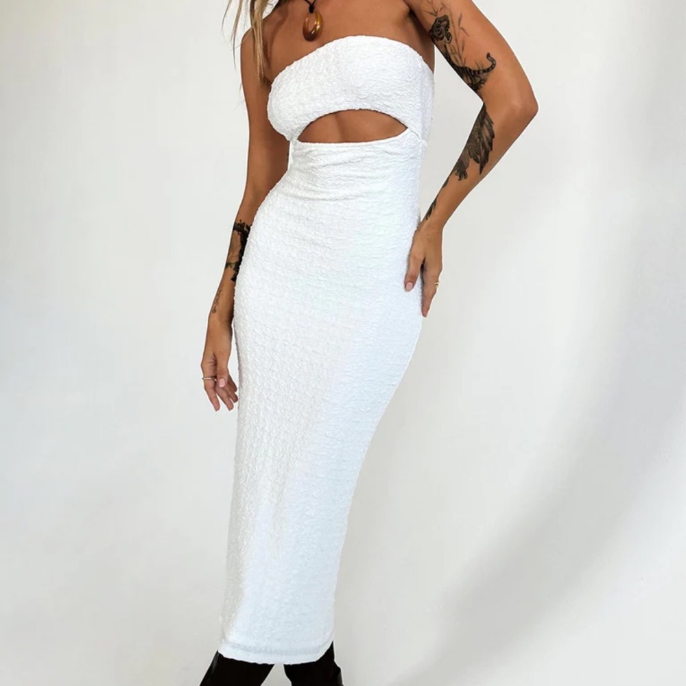 Elegant White Strapless Dress